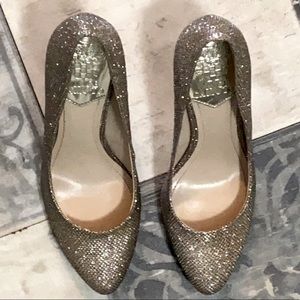 Vince Camuto 3” heels Gold size 6